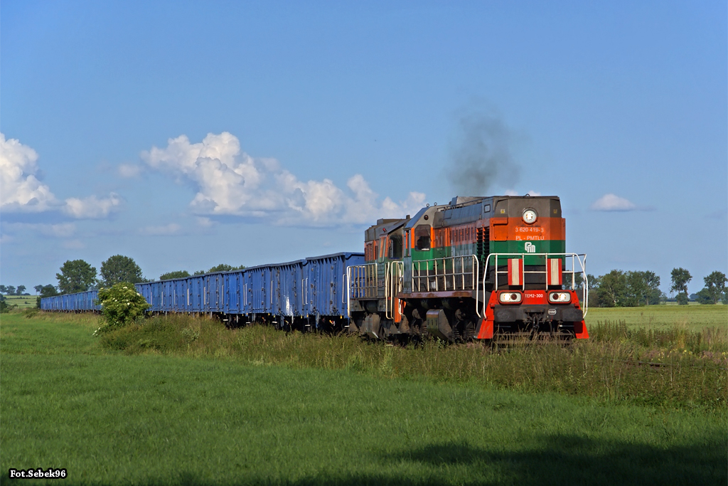 Duet PMT ciągnie cargowskie węglarki.