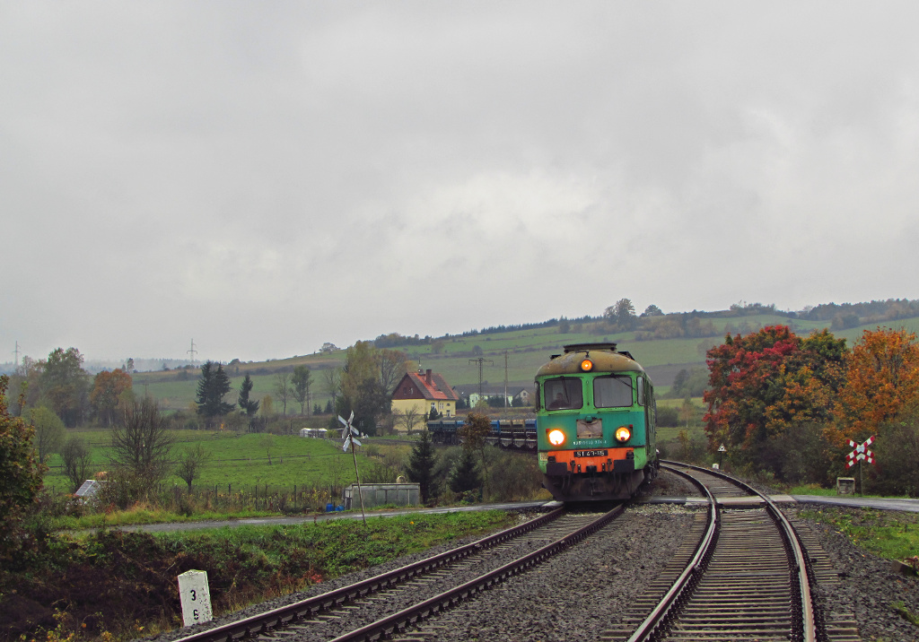 "...Deszcz ciągle padał, zalewając mi oczy A ja zastanawiałem się, ciągle zastanawiałem się kto wstrzyma deszcz."
