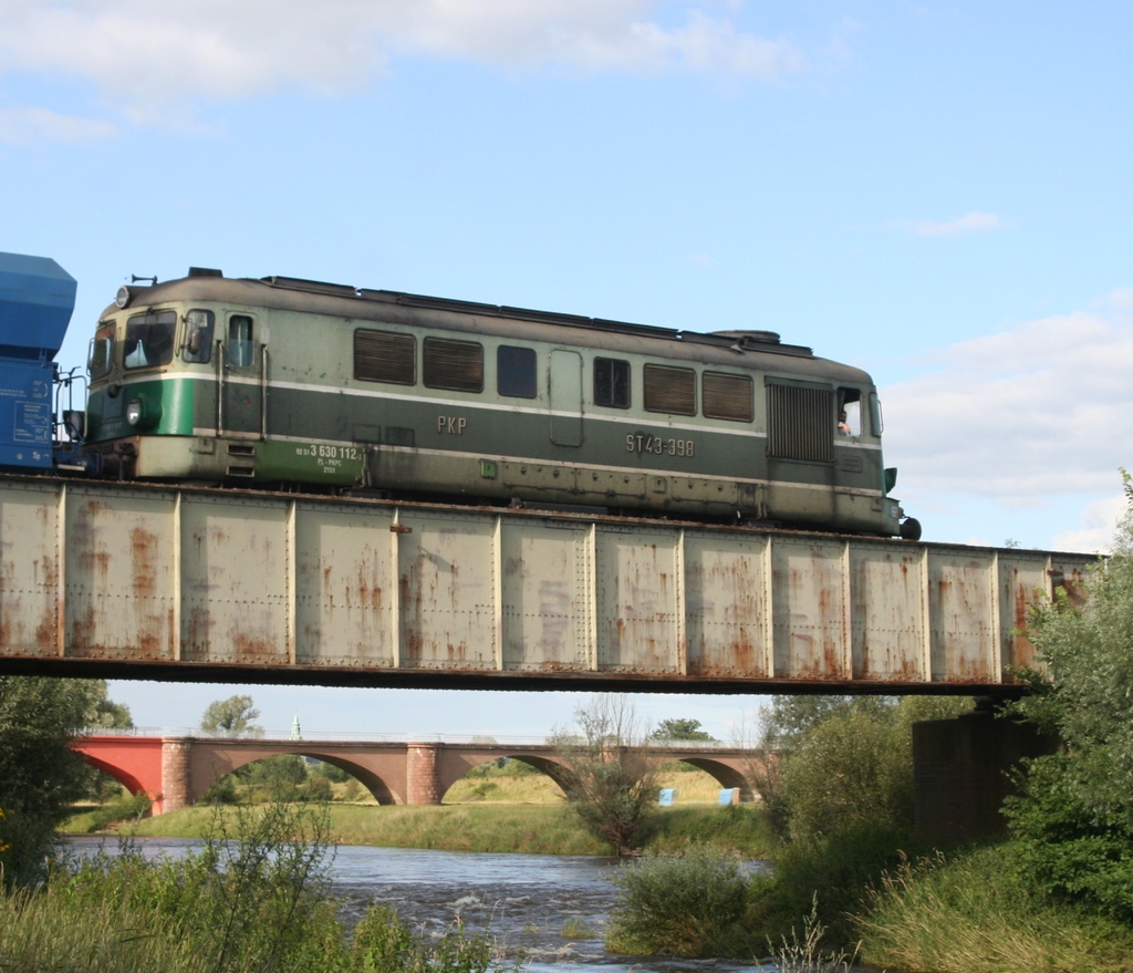 A dołem Bóbr płynie ;)