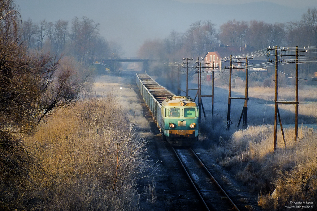 Na żółtych blachach