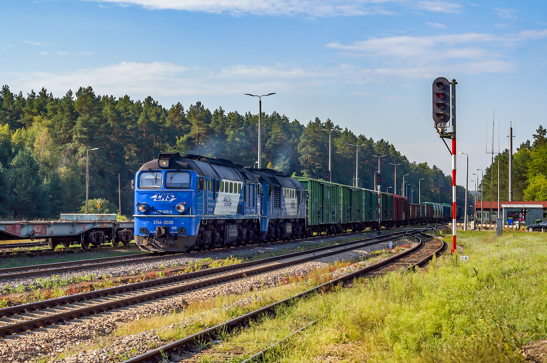 Klimatyczna stacja w parku narodowym i POTĘŻNY duet kopciuchów o poranku