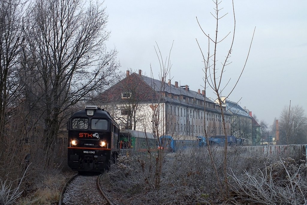 M62-1242