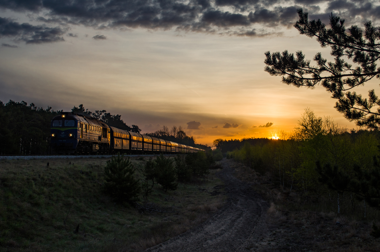 Godzina czwarta, minut pięćdziesiąt.