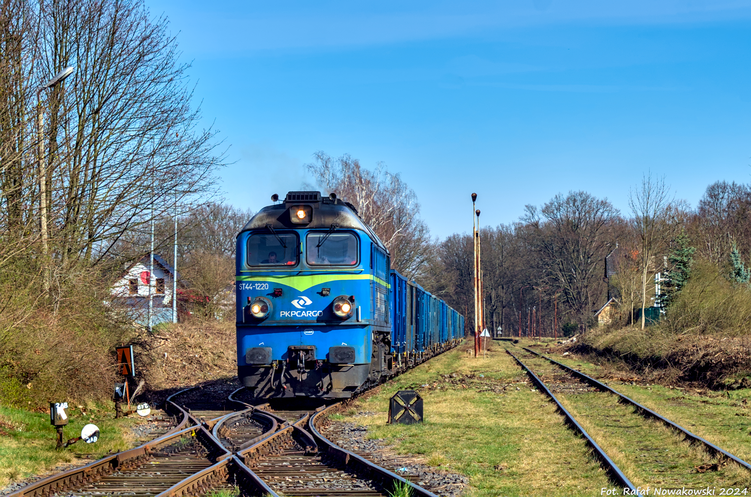 ST44-1220 z "Osiecznicą"