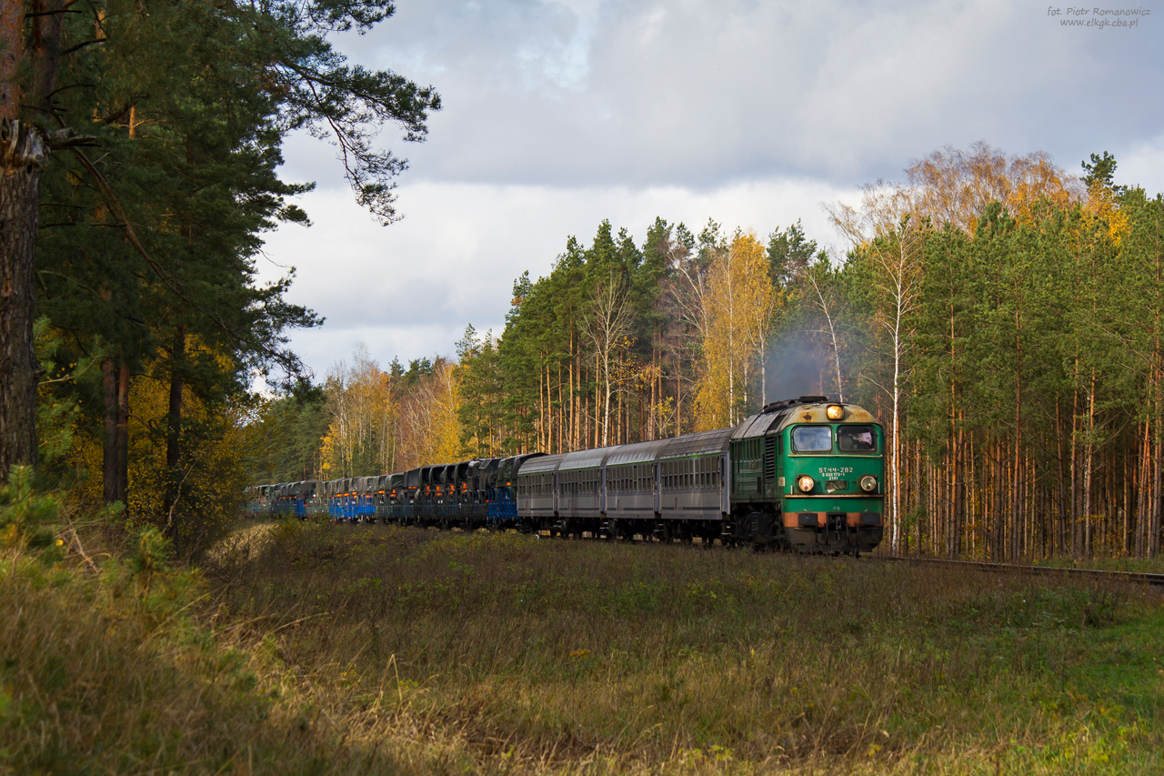 ST44-282 z eszelonem