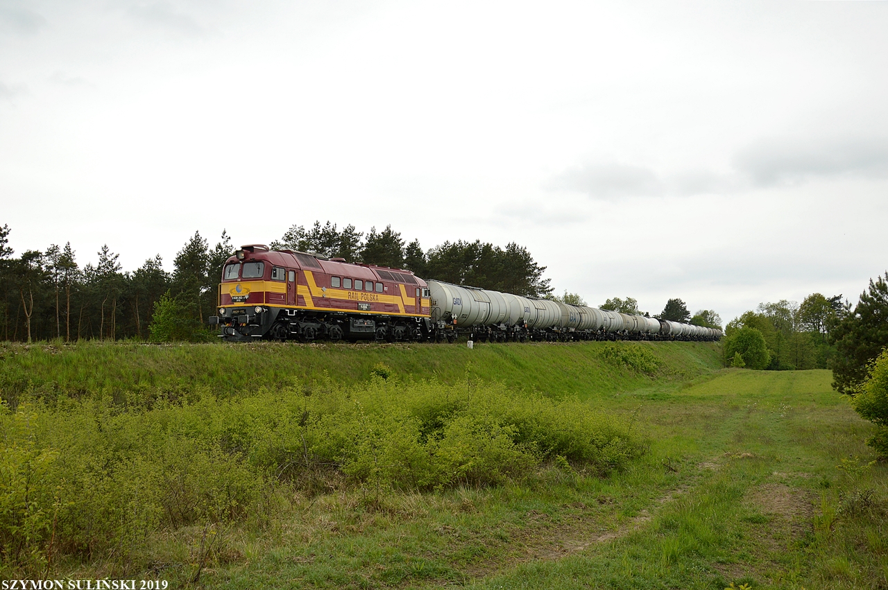 M62M-012 na nasypie między Sułocinem - Towarzystwo a Mieszczkiem