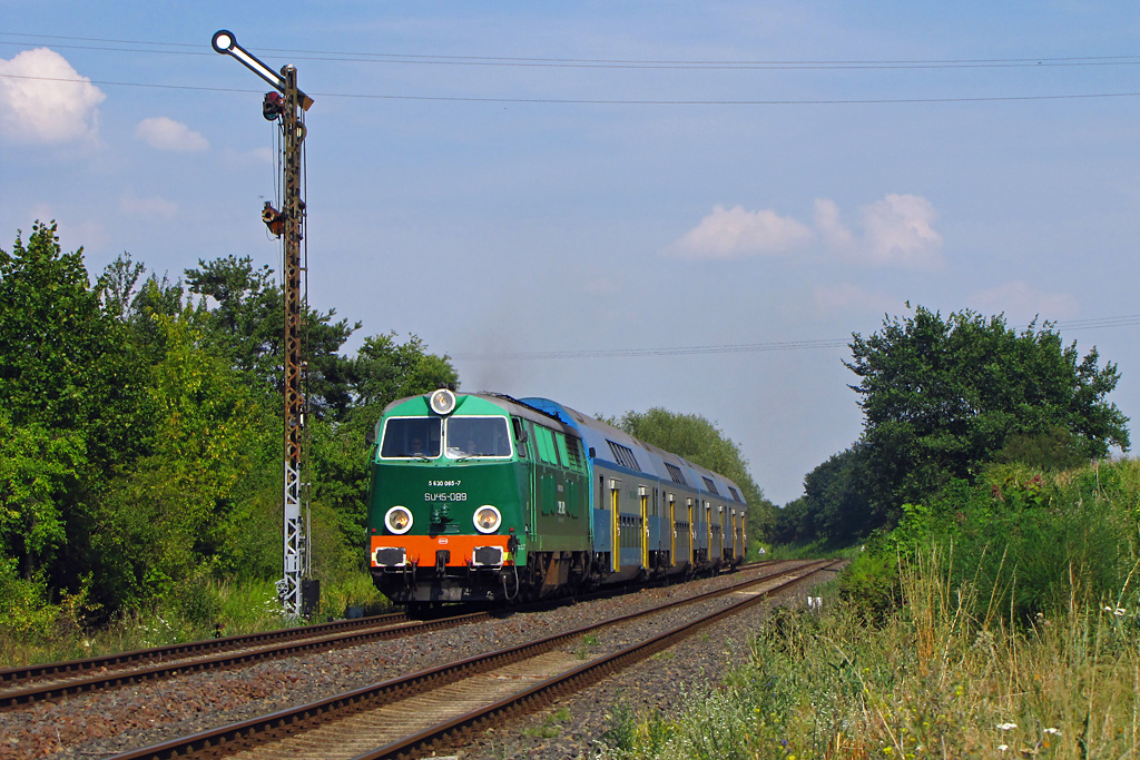 SU45-089 pod wjazdowym do Kostrzyna