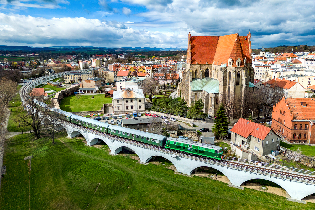 Strzegomska estakada niczym mury obronne