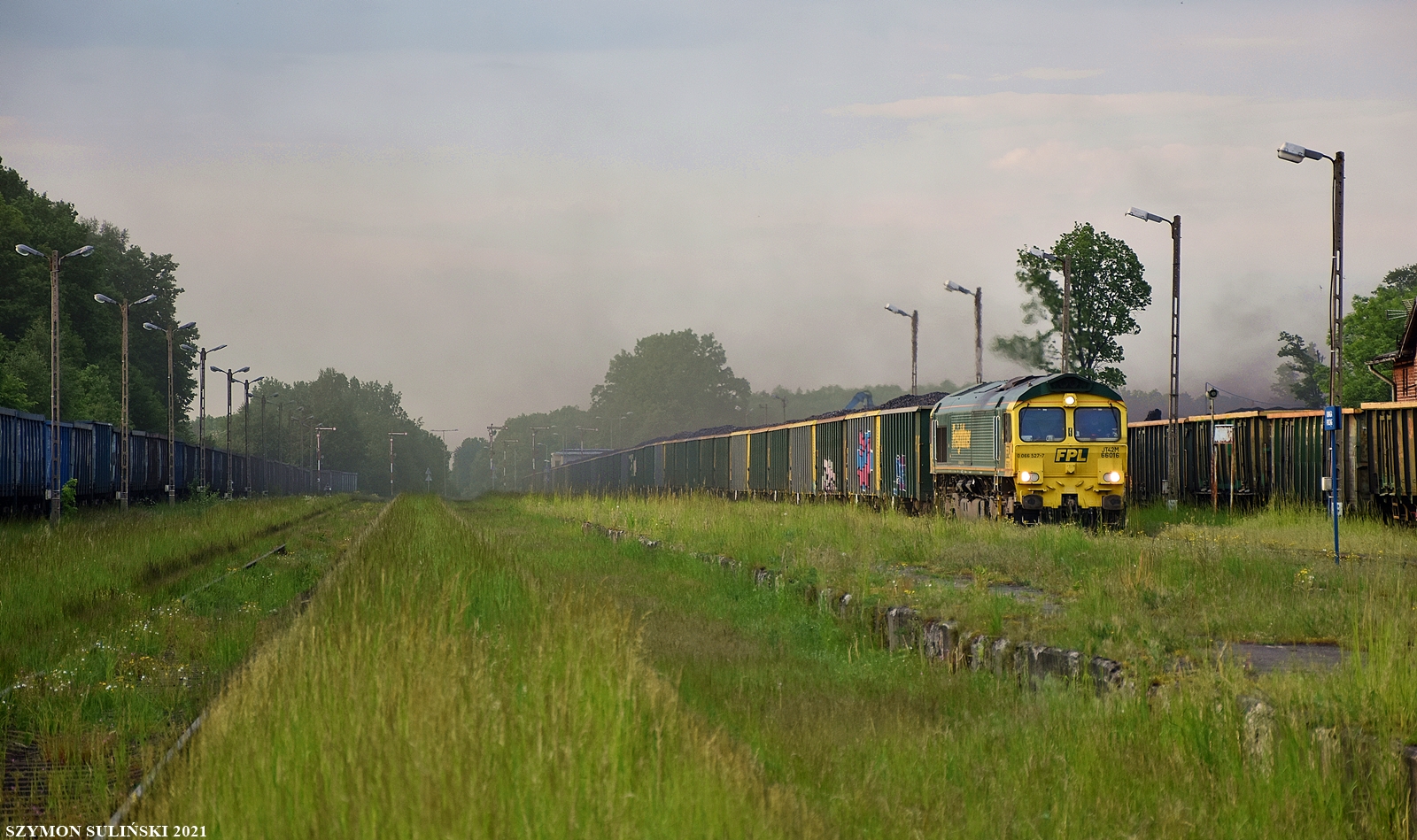 Class 66016 w Chruścielu