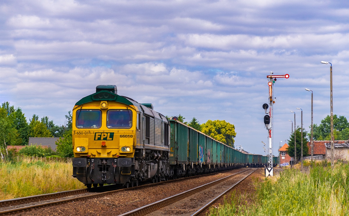 66010 opuszcza Trzciankę.