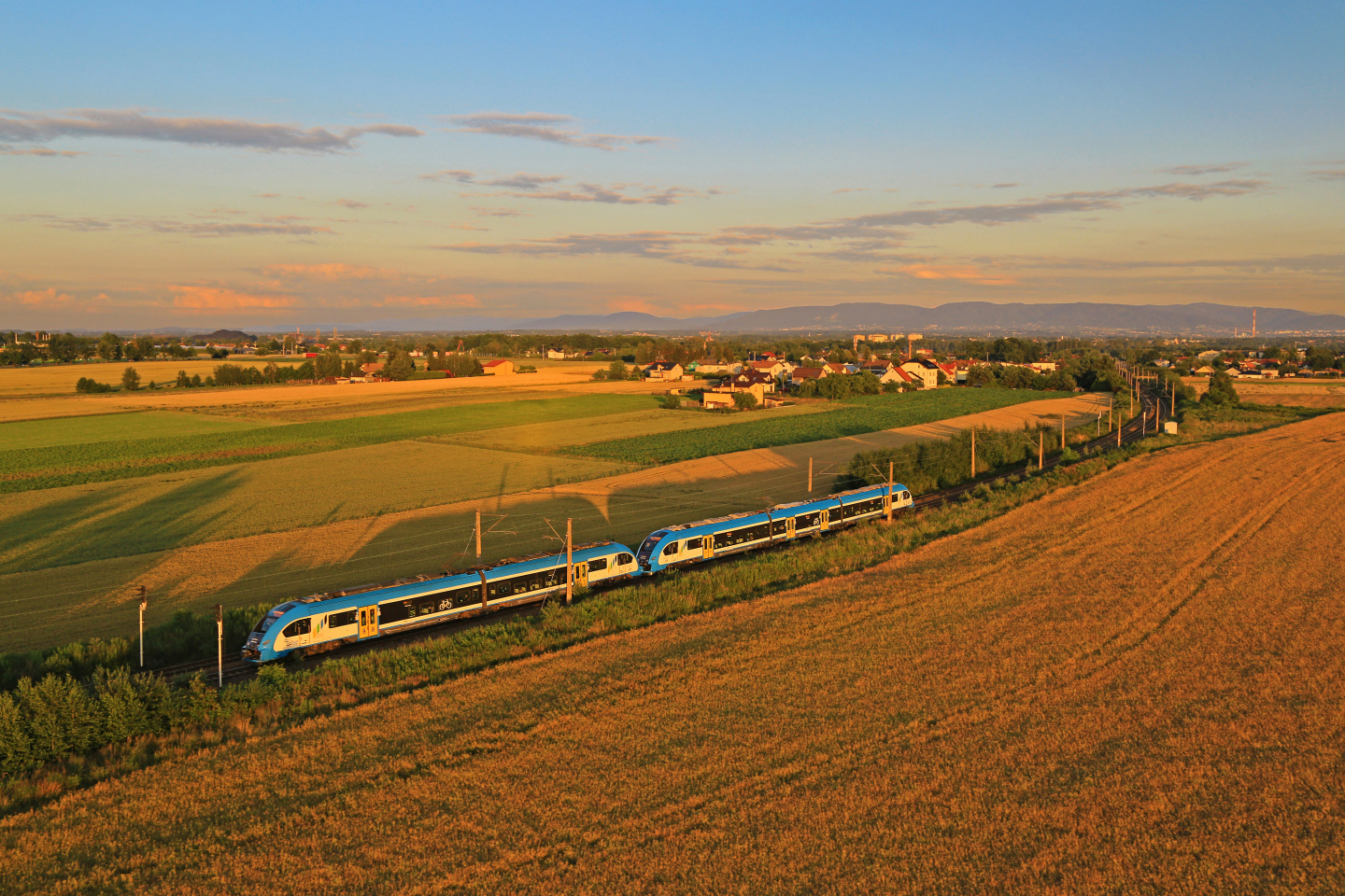 W promieniach zachodzącego słońca