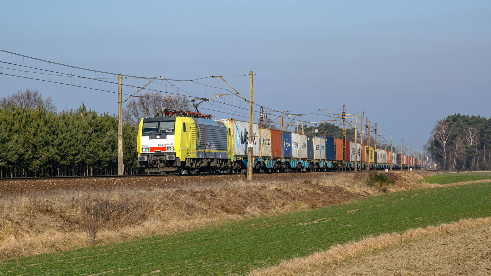 Żółty Eurosprinter na węglówce