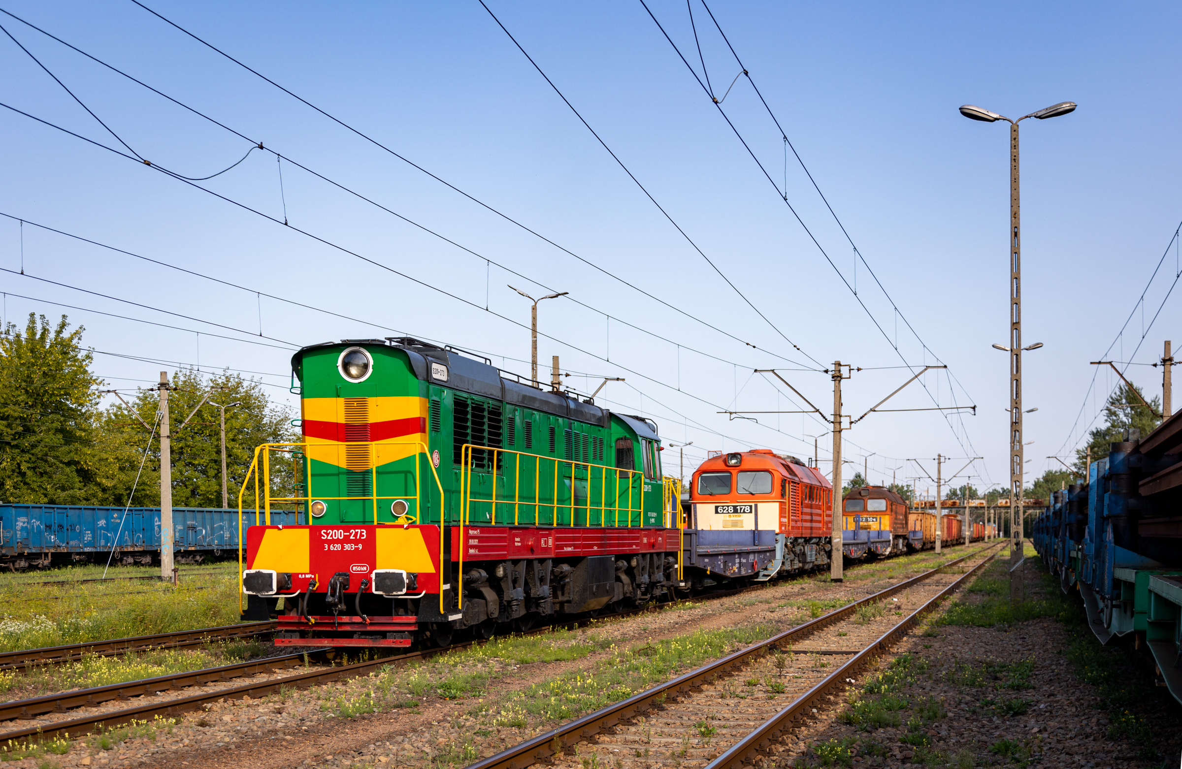 S200-273 z transportem M62 i wagonów IC