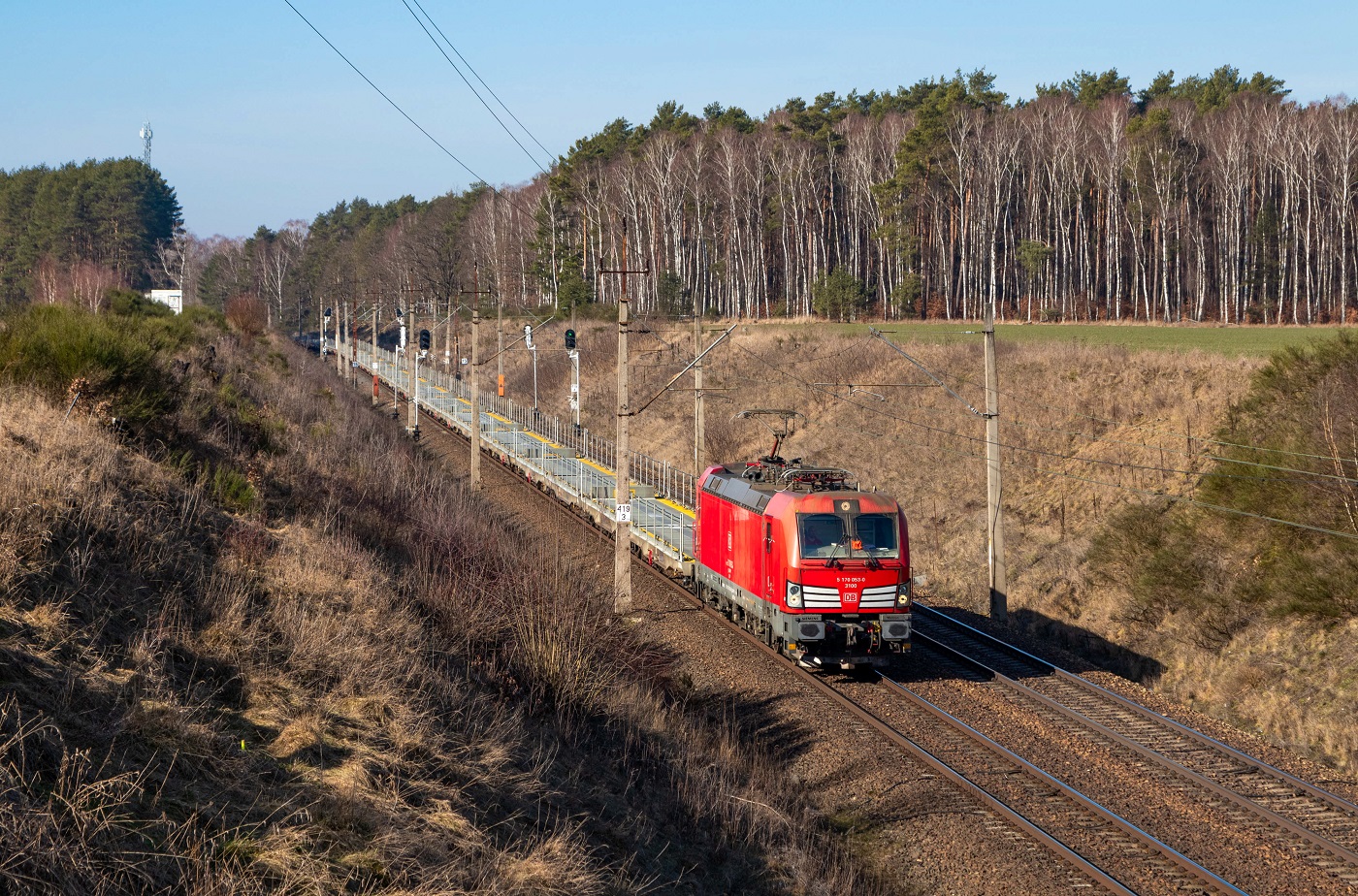 X4EC-053 z platformami