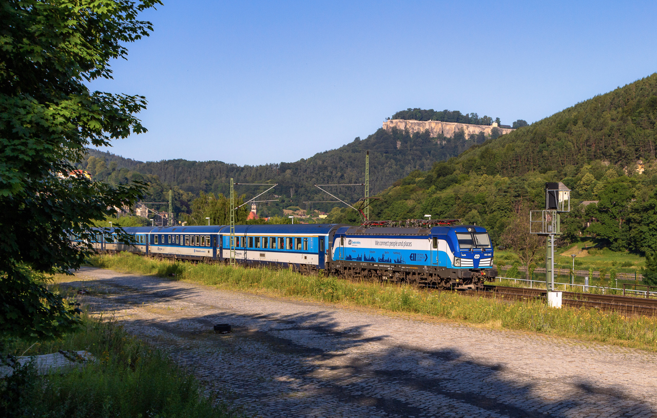 Poranek pod twierdzą