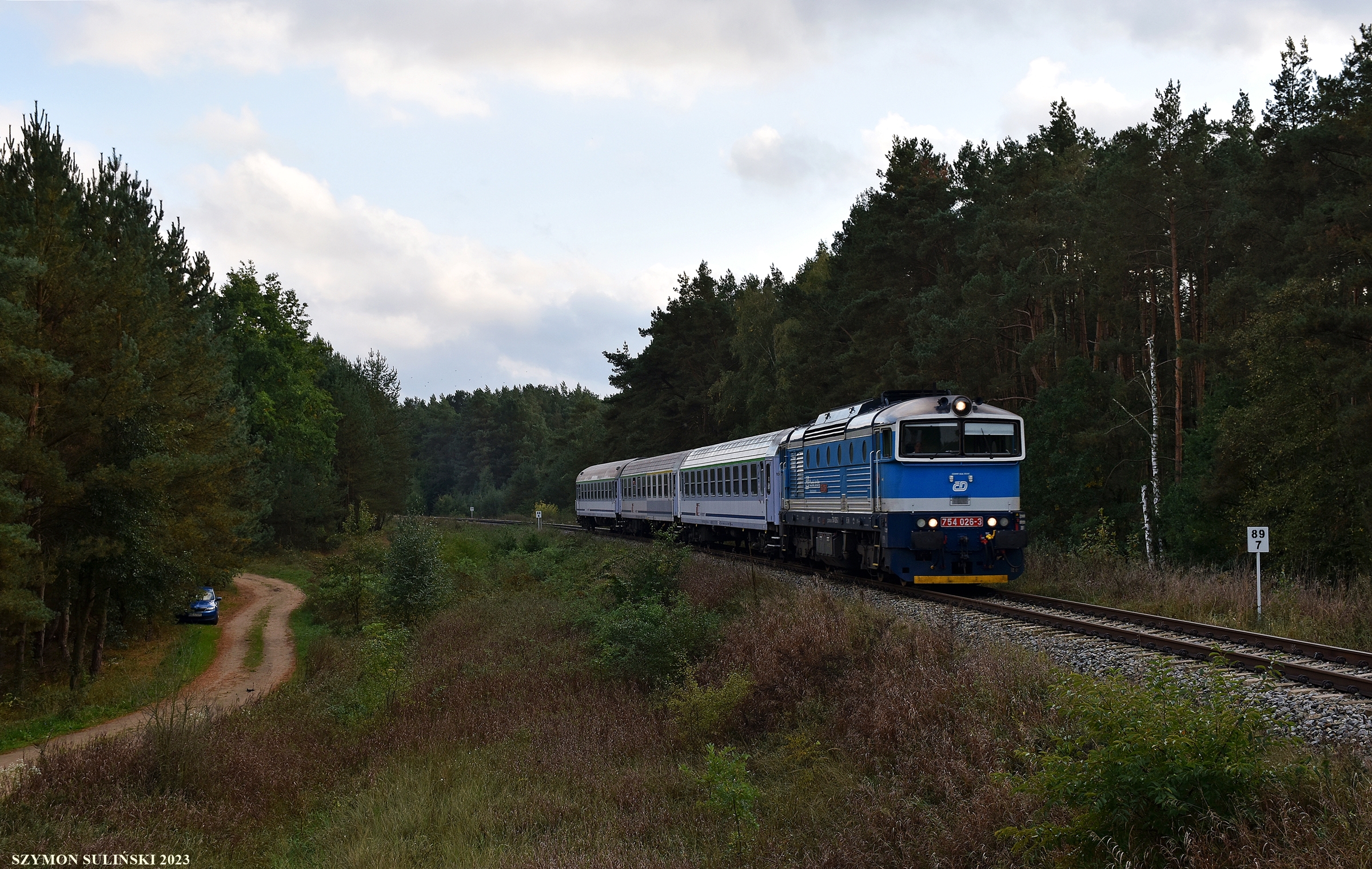 754 026-3 obok Muzeum Wsi Mazowieckiej w Sierpcu