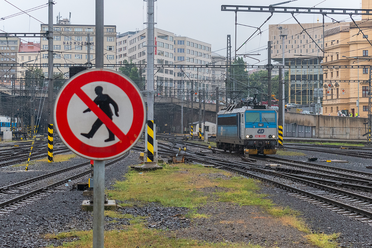 Zakaz wstępu na teren kolejowy