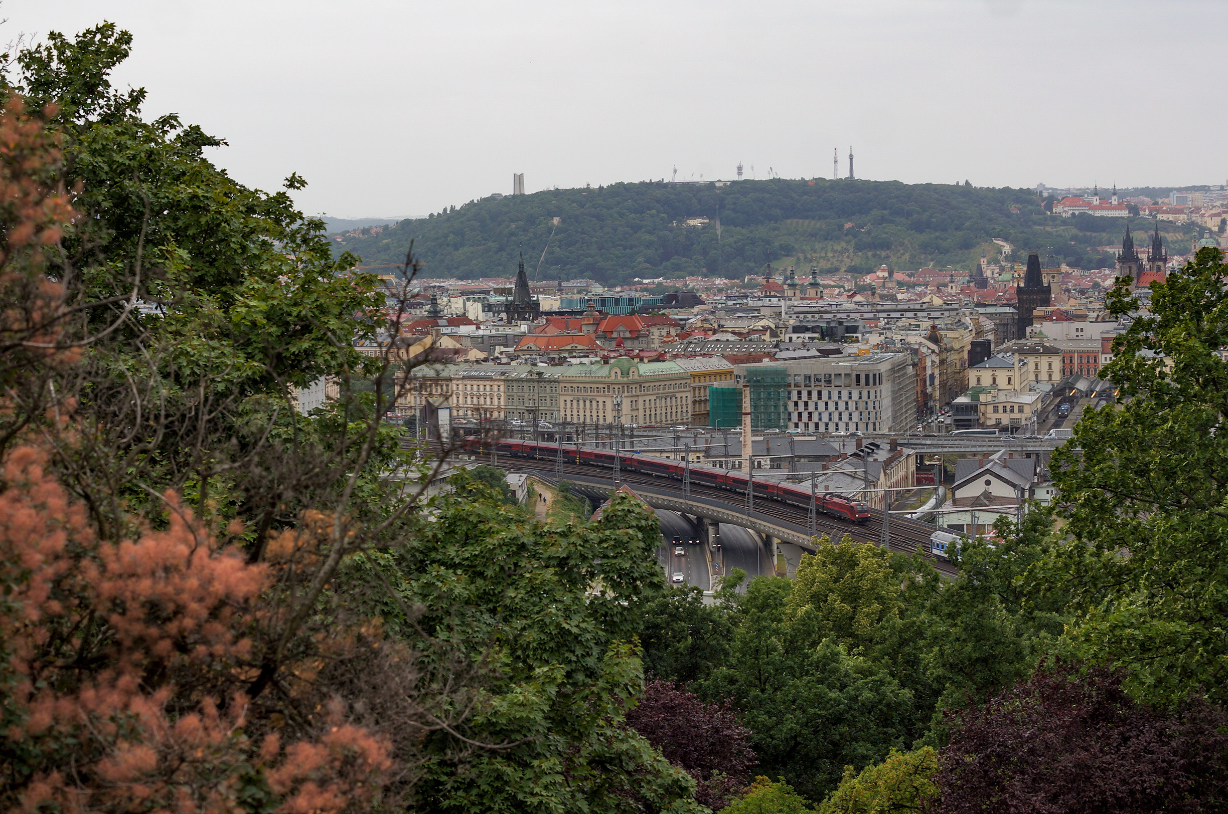 RAILJET na estakadzie w Pradze