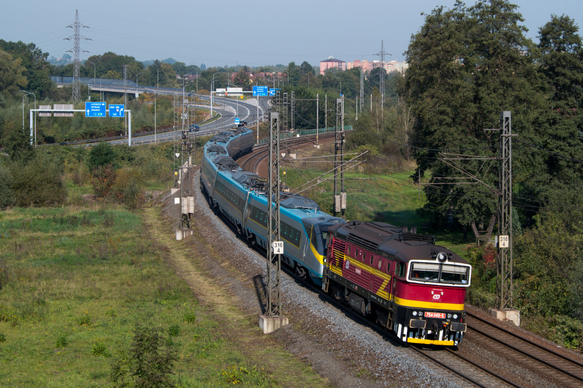 754 049-5 + 682 006-2