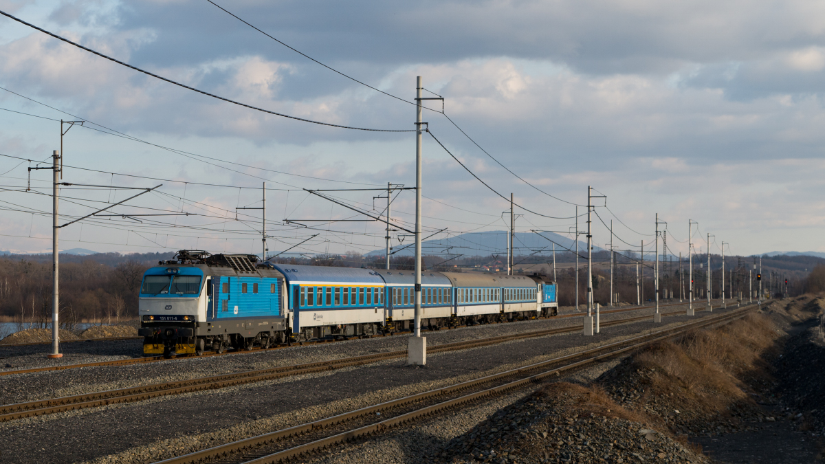 151 011-4 + 754 068-5