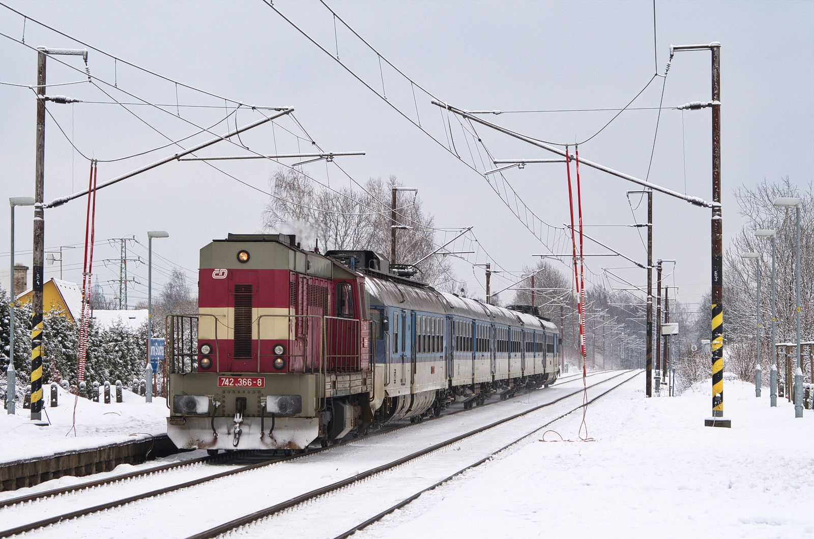 742 366-8 + 460 027-6 + 460 028-4