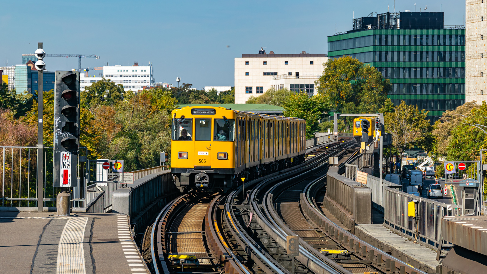 Żółtek zbliża się do Hallesches Tor
