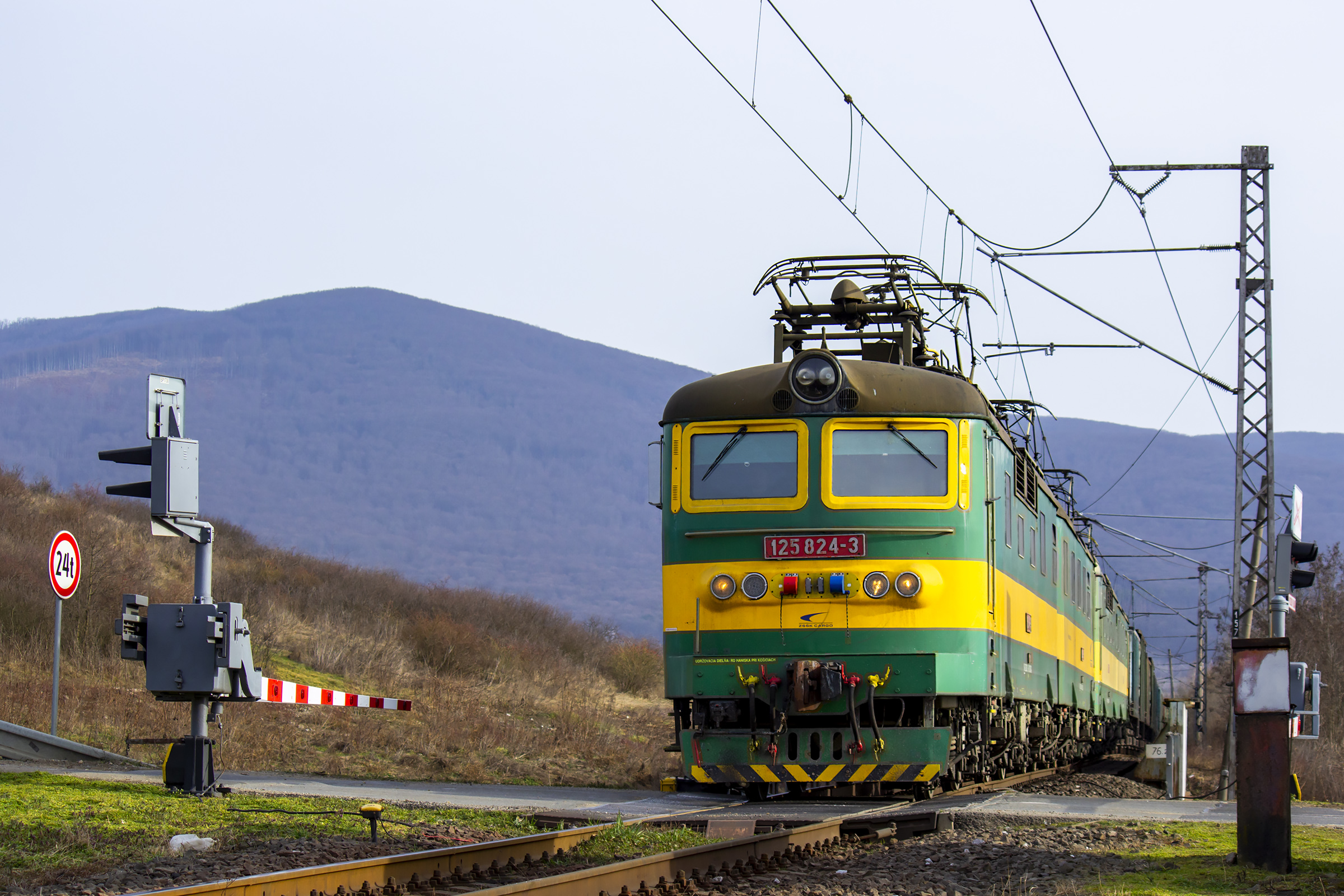Tor szeroki nad normalnym