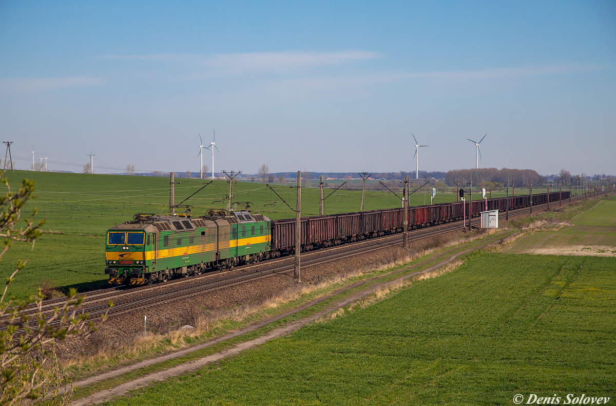 131 024-2 / 131 023-4  z pociągiem towarowa