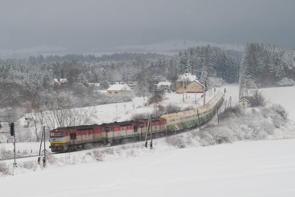 751 037-3 + 751 128-0 + 751 192-6