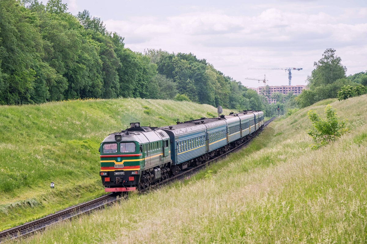 Połówka Gagarina z pociągiem do Rachowa.