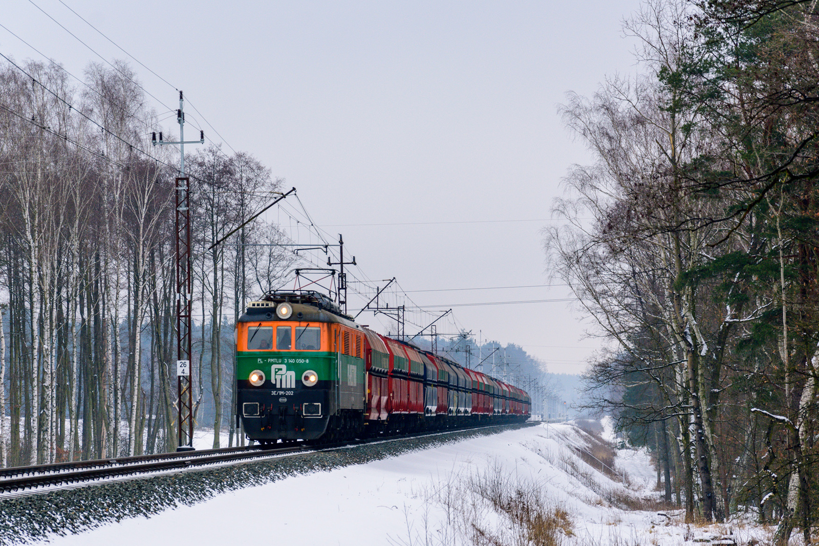 Ponury dzień nad kominami