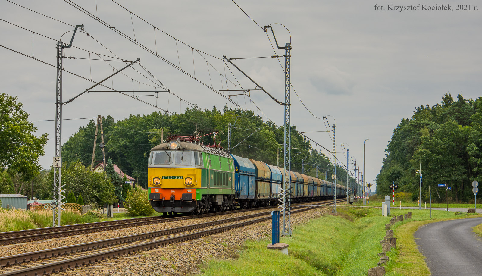 Towarowy z żółtym czołem