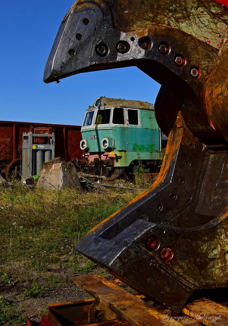 Zasłoń swe oczy...