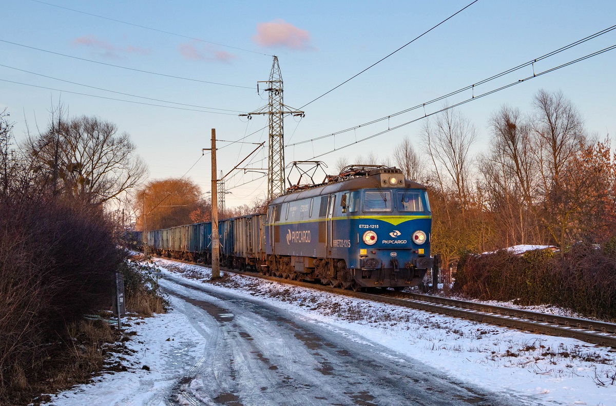 ET22-1215 na łącznicy