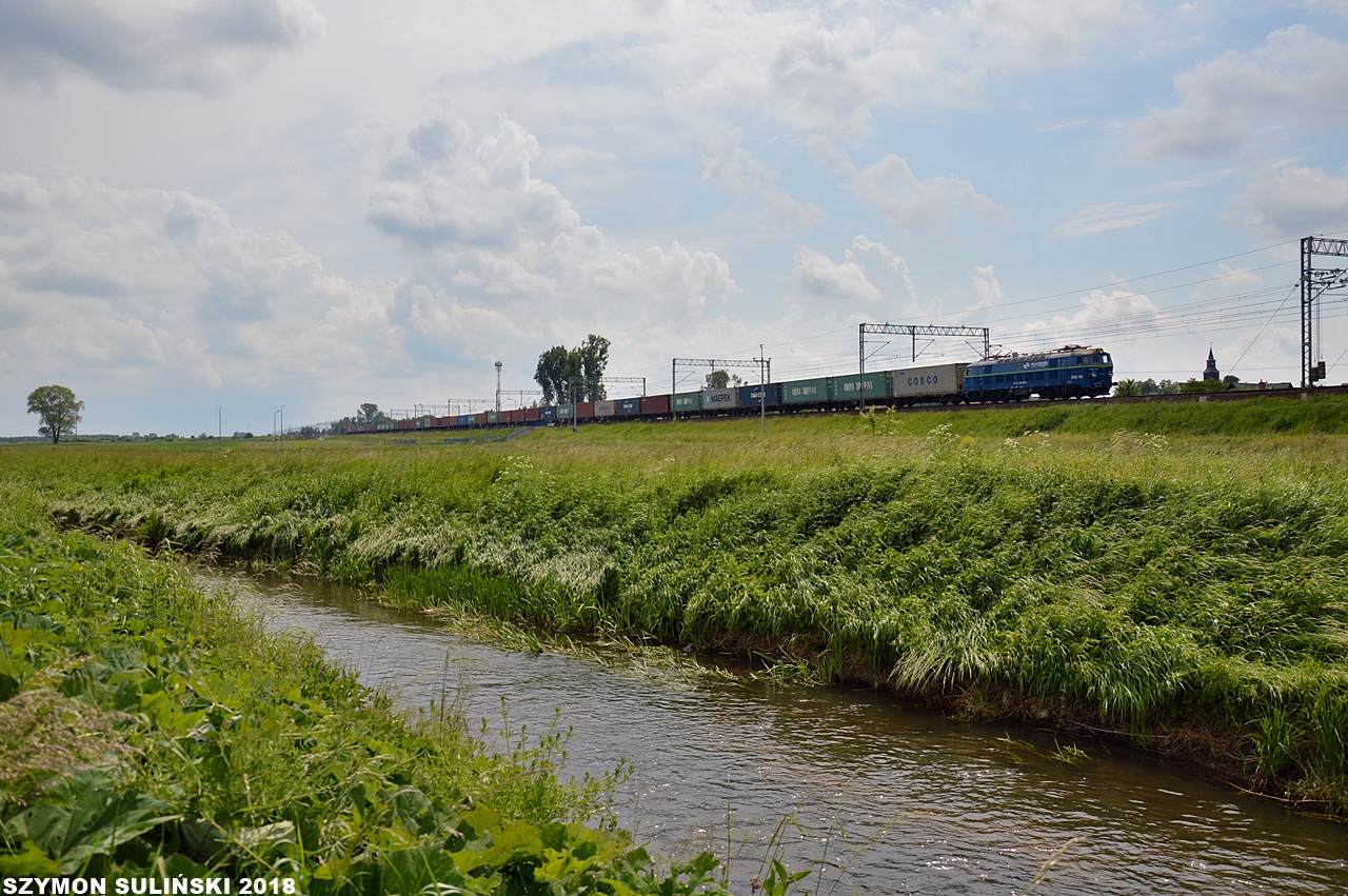 ET22-768 z kontenerami na szlaku Pszczółki - Pruszcz Gdański