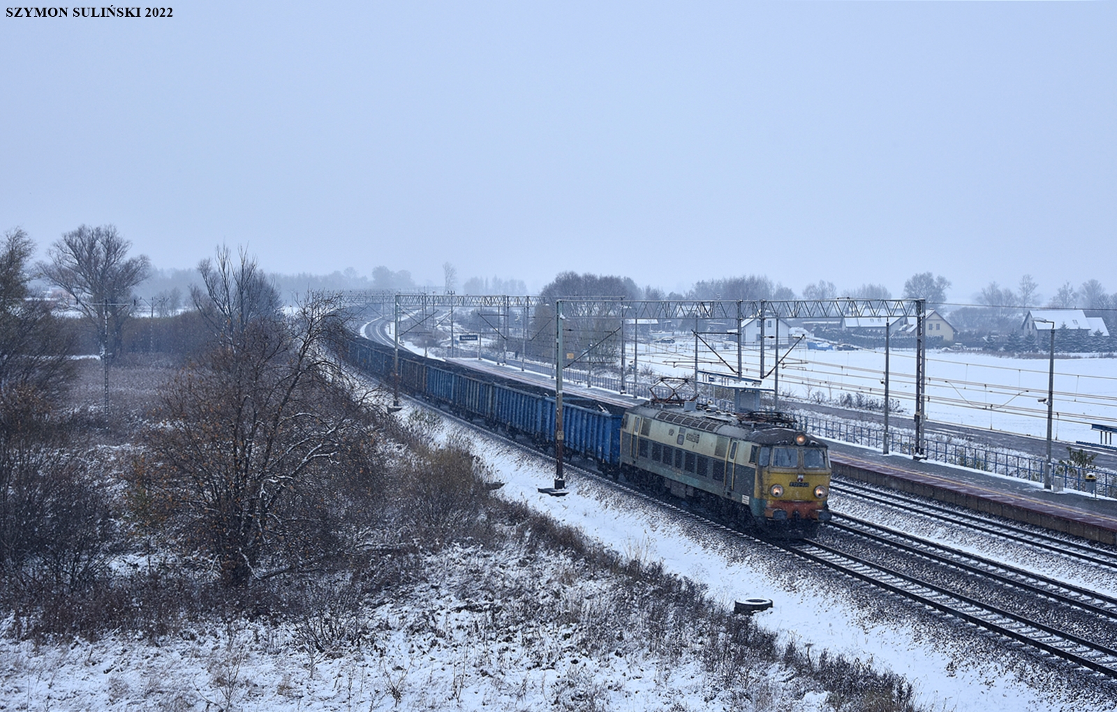 ET22-836 z ciężkim węglarzem