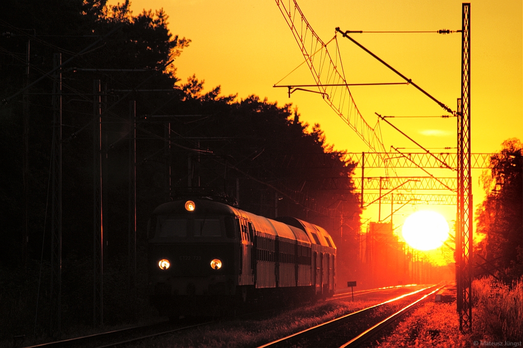 "Wolin" przy zachodzącym słońcu