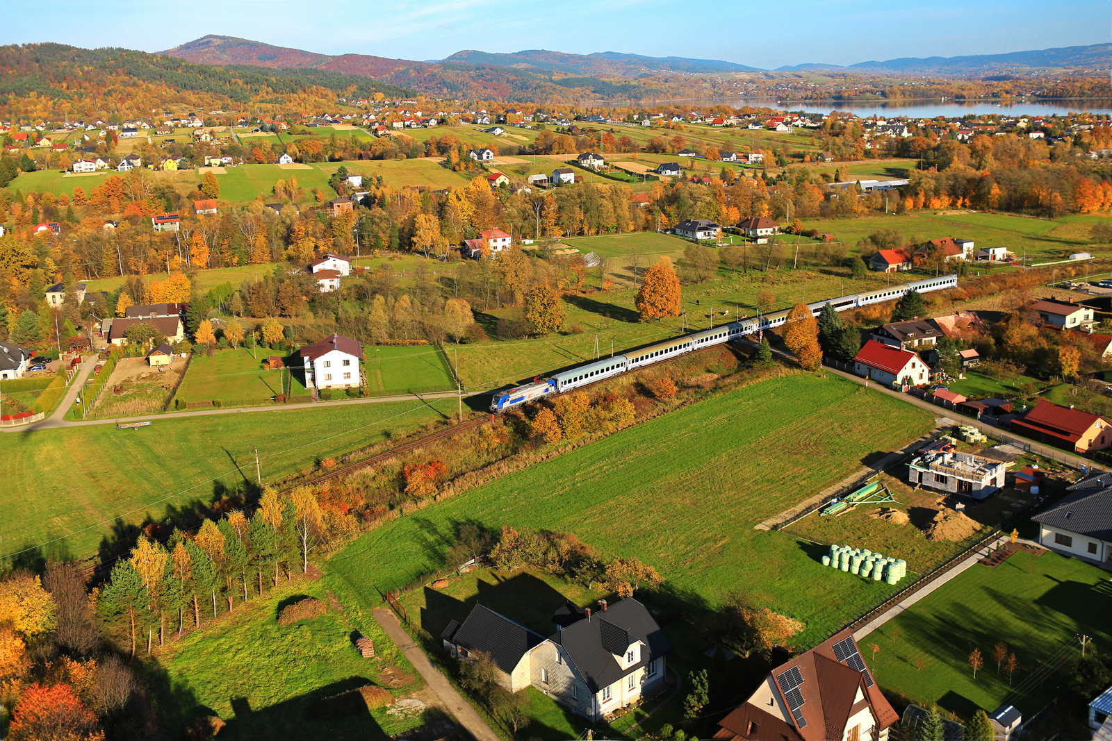 W jesiennej scenerii