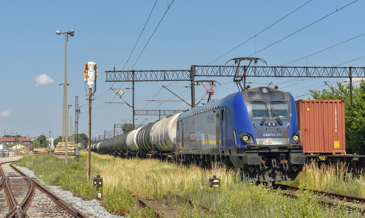 E4DCUd-002 już na postoju...