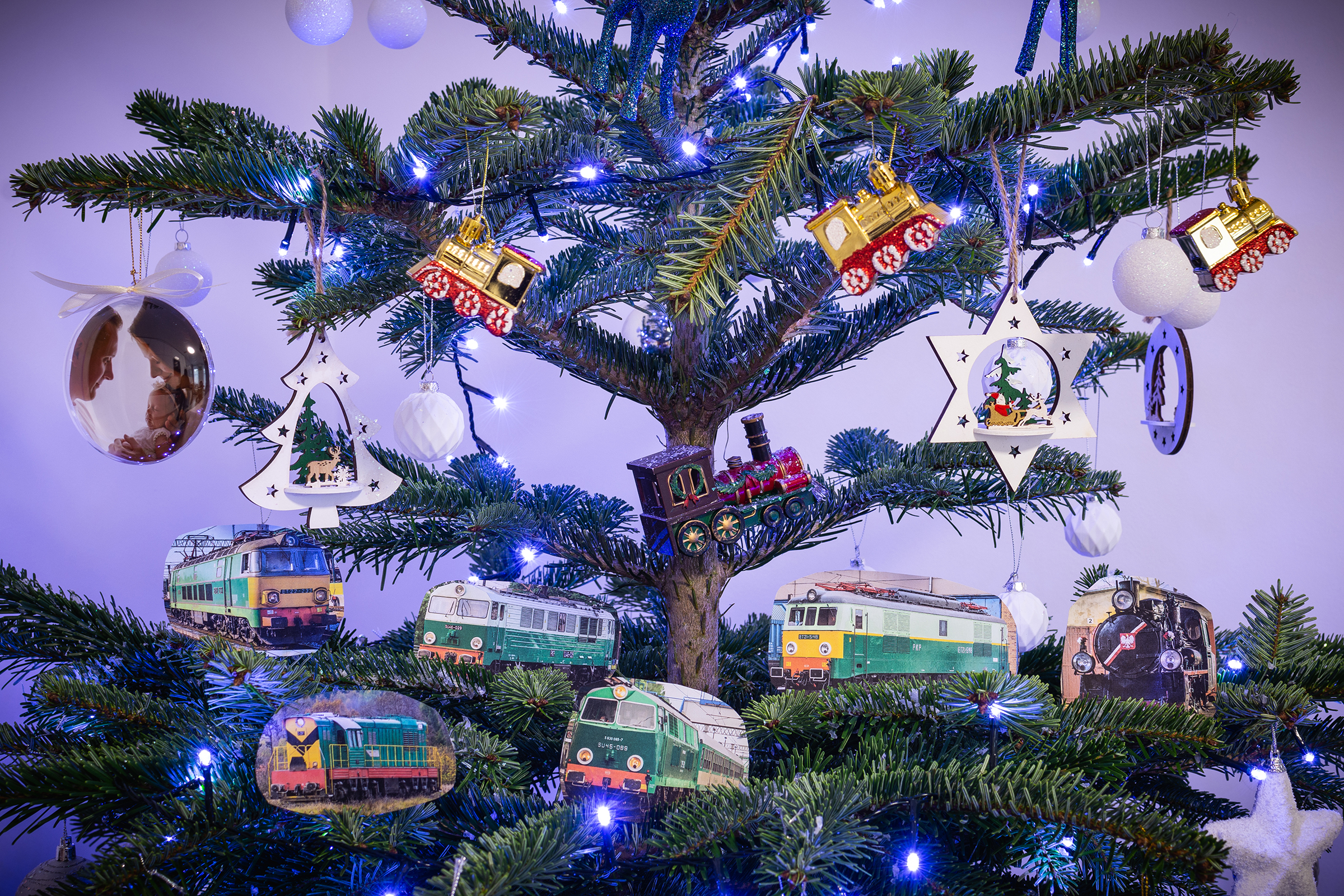 Wesołych Świąt i Szczęśliwego Nowego Roku 2023