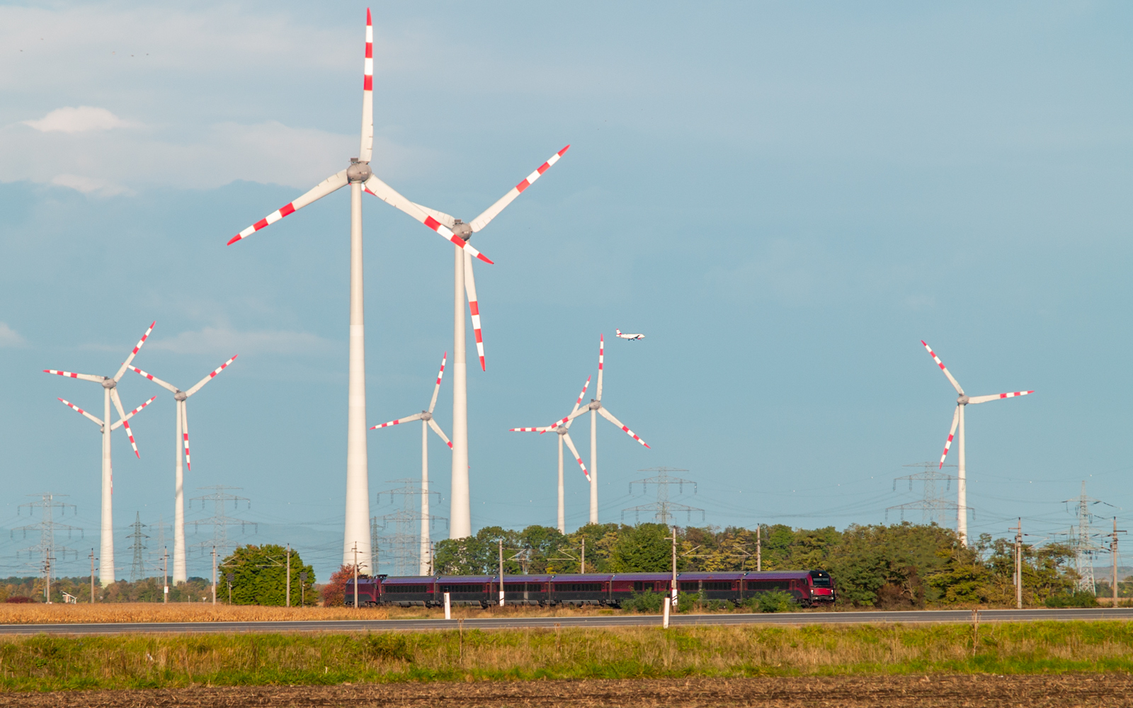 Kto szybszy? Railjet czy Jet?