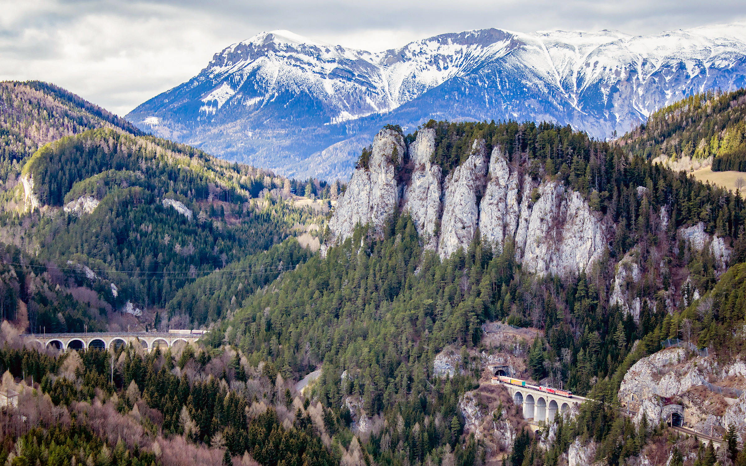 Jeden pociąg na 2 mostach