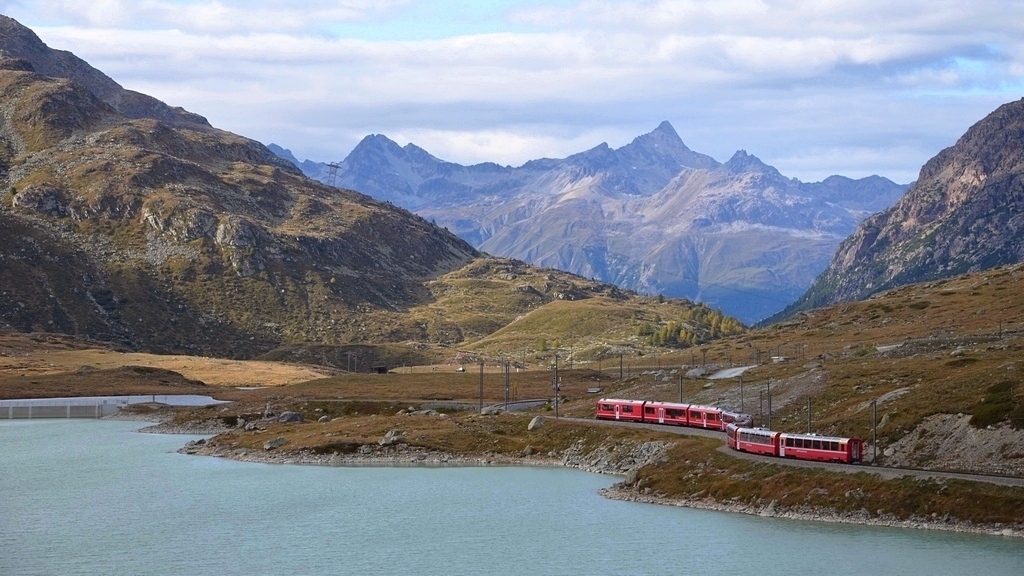 Ku alpejskim dolinom podążam