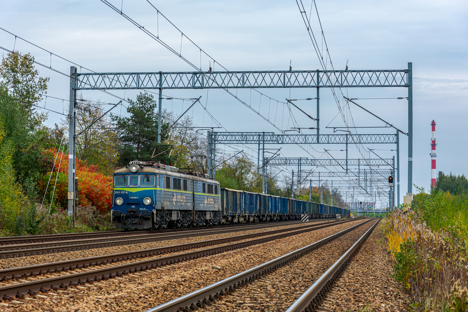 Węglorz z kominem w tle