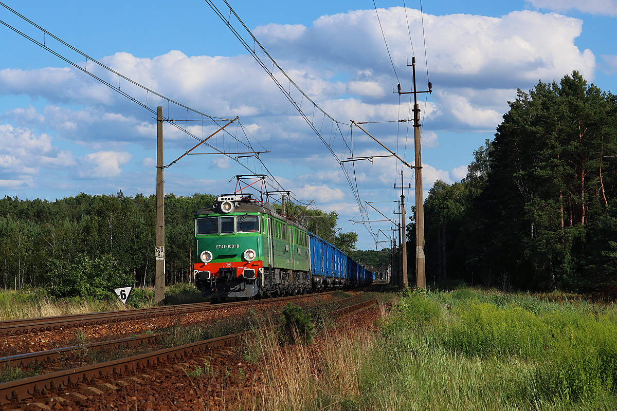 ET41-100 na nadodrzance