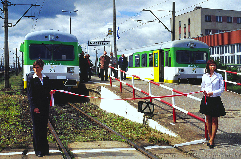 Kobitki z wstążką