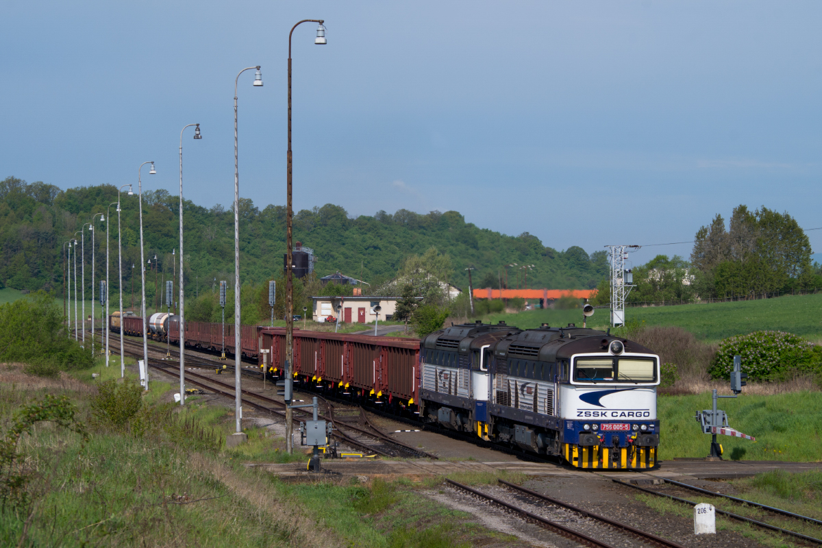 756 005-5 + 756 003-0