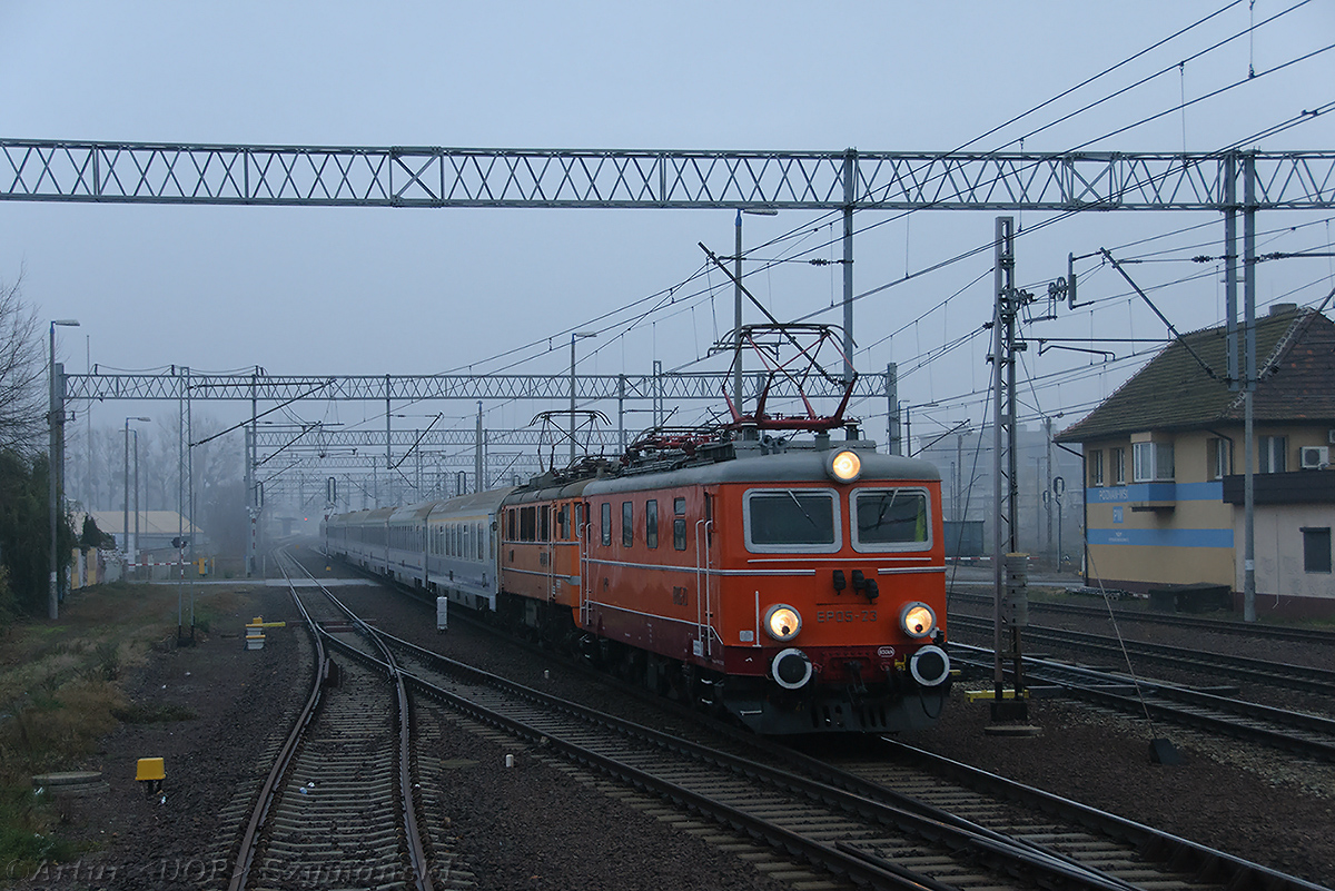 pomarańczowy Wschód