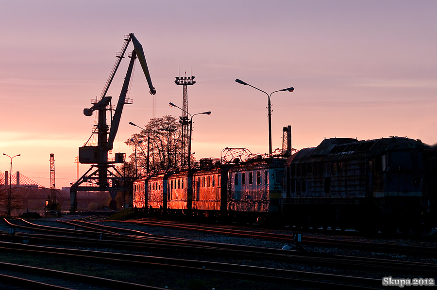 Zachód słońca w porcie miejskim