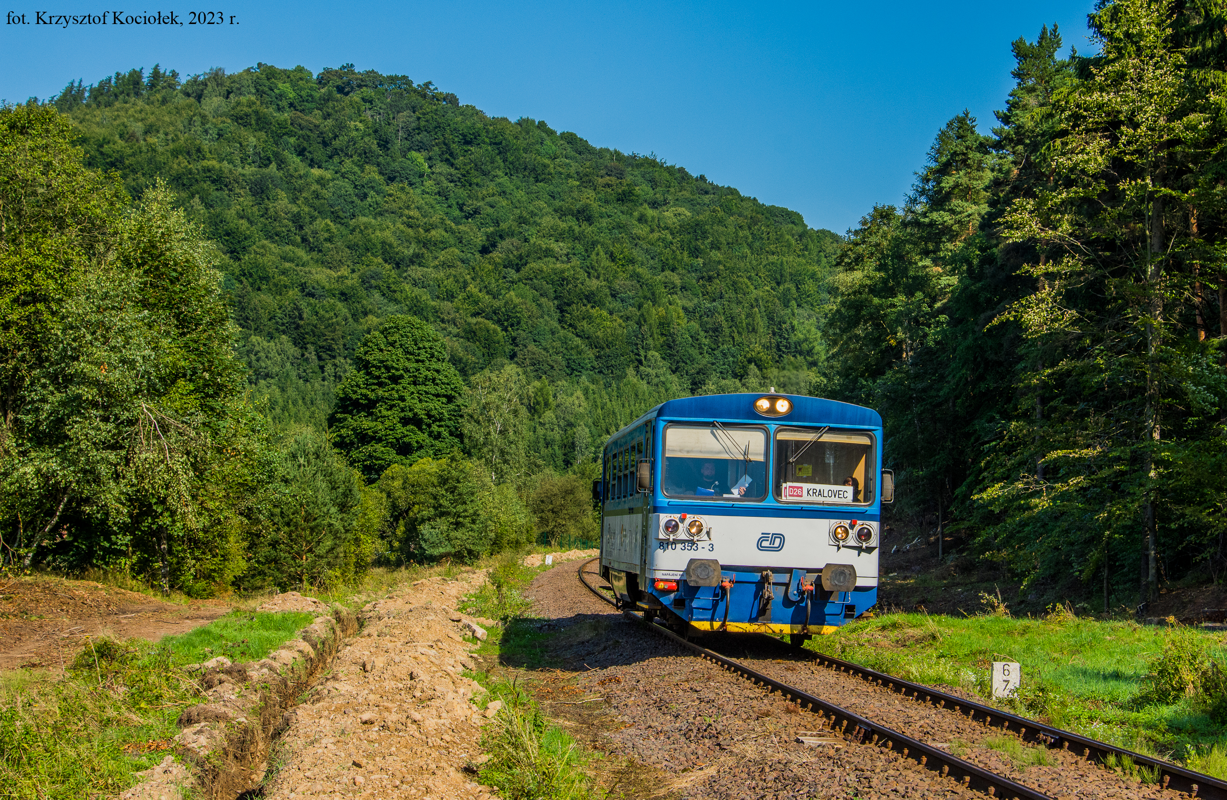 Niebieski motoraczek na LK299